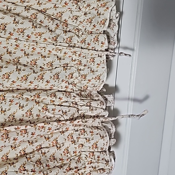 Ruffle Floral Top - Picture 4 of 4